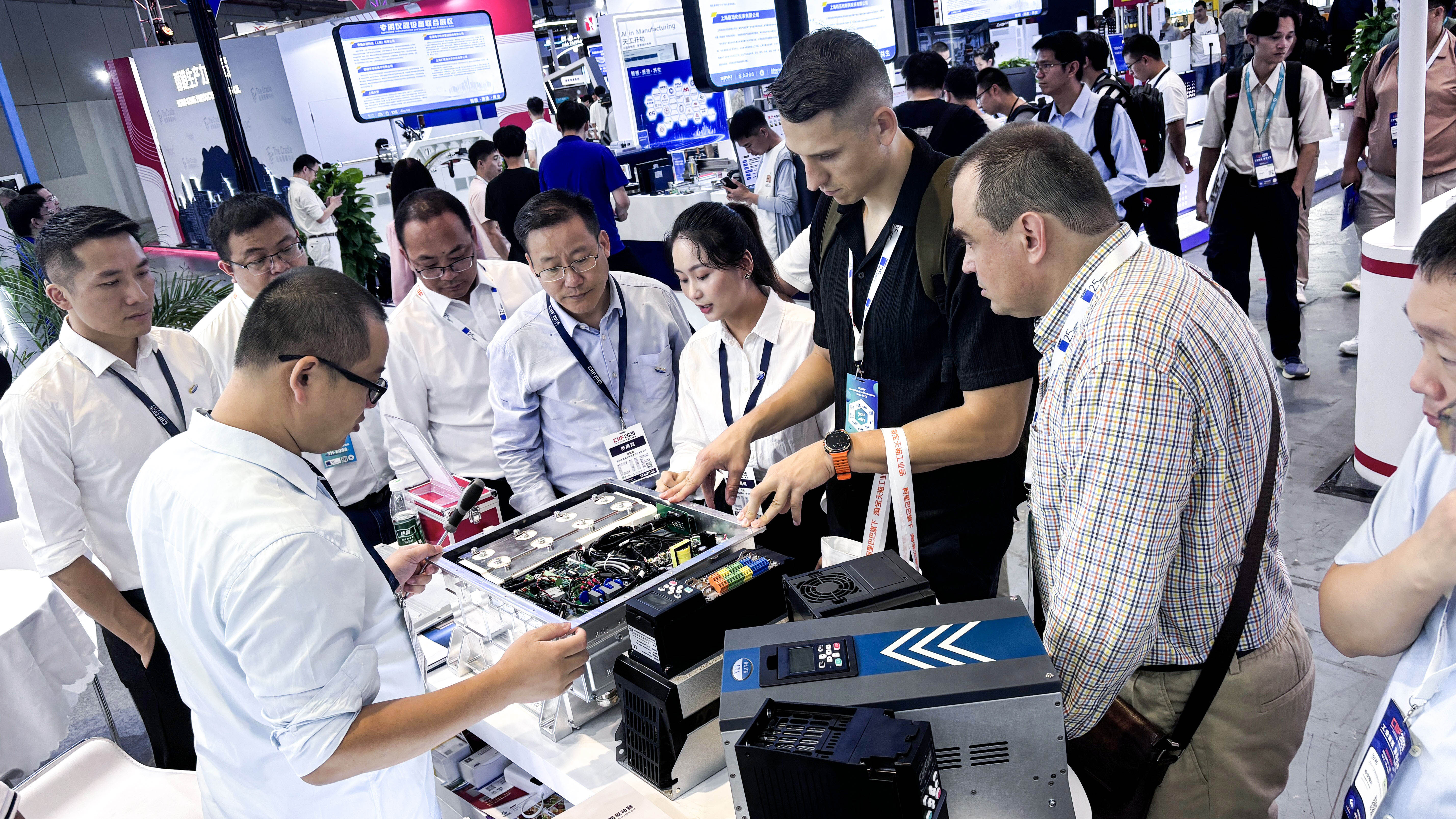 【工博会直击】2025上海工博会首日晨光：广发体育深耕新能源与工业自动化智能制造，以技术诠释实力!